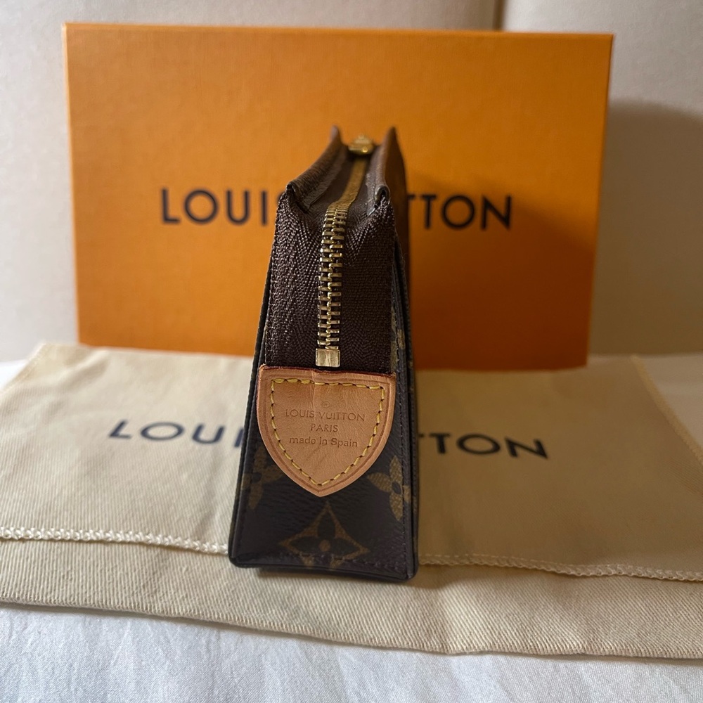 ❌SOLD❌ Louis Vuitton Toiletry 15 - Picture 5 of 9